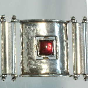 Hammered Links Bracelet With Garnets in Sterling Silver - 1 Inch Wide